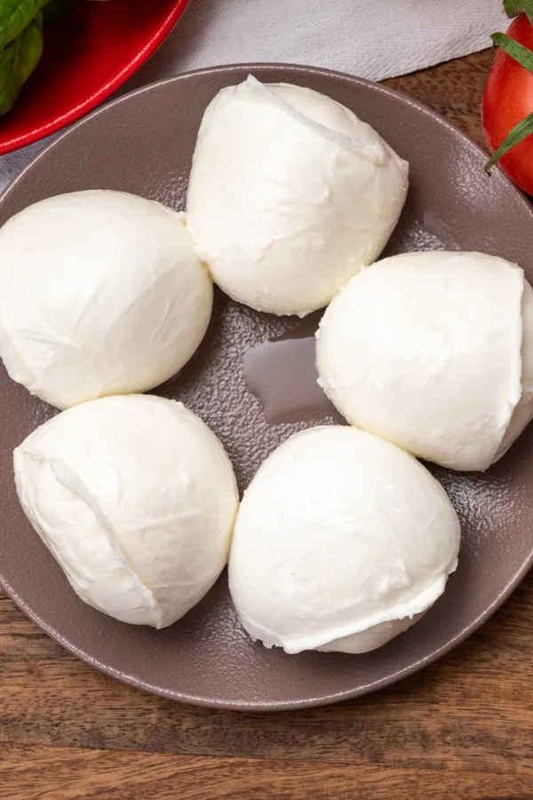 mini mozzarella balls