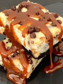 snickers cheesecake bars
