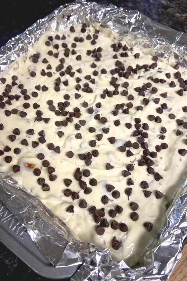 baked Snickers cheesecake bars