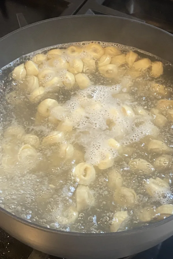 boiling tortellini 