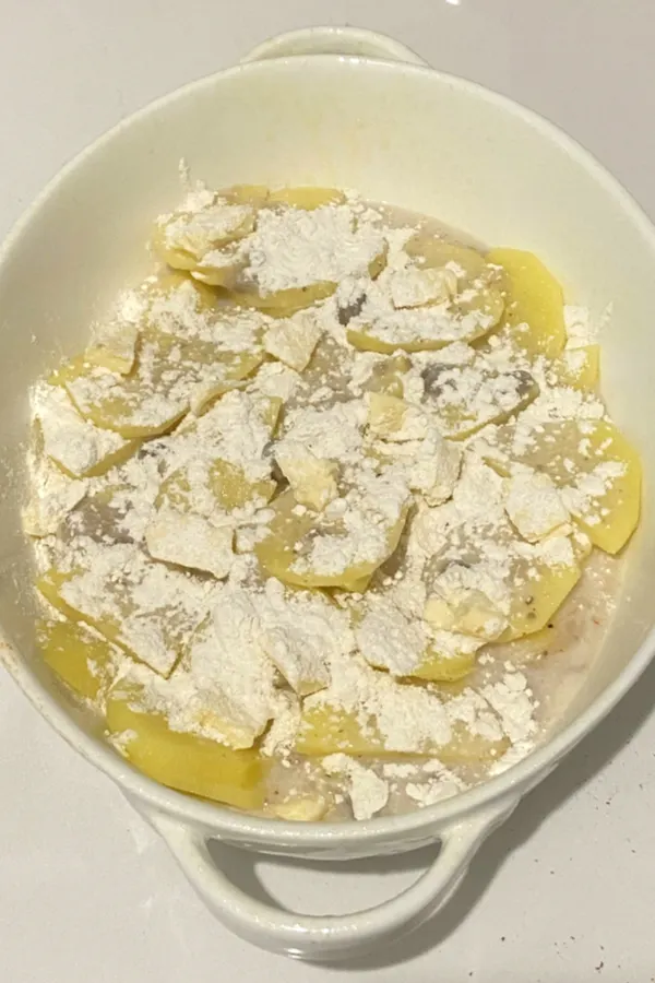 sliced potatoes with flour on top 