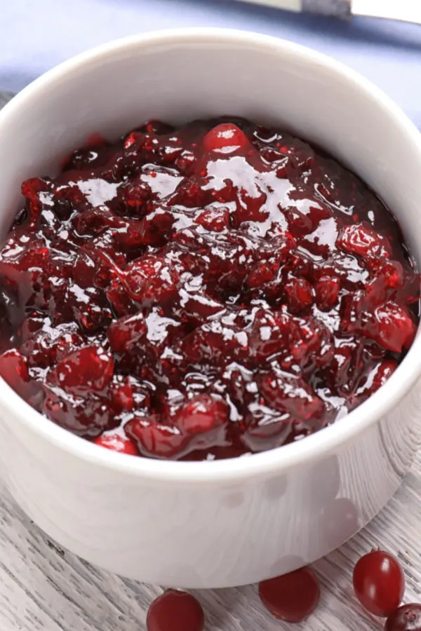 bowl of cranberry sauce 