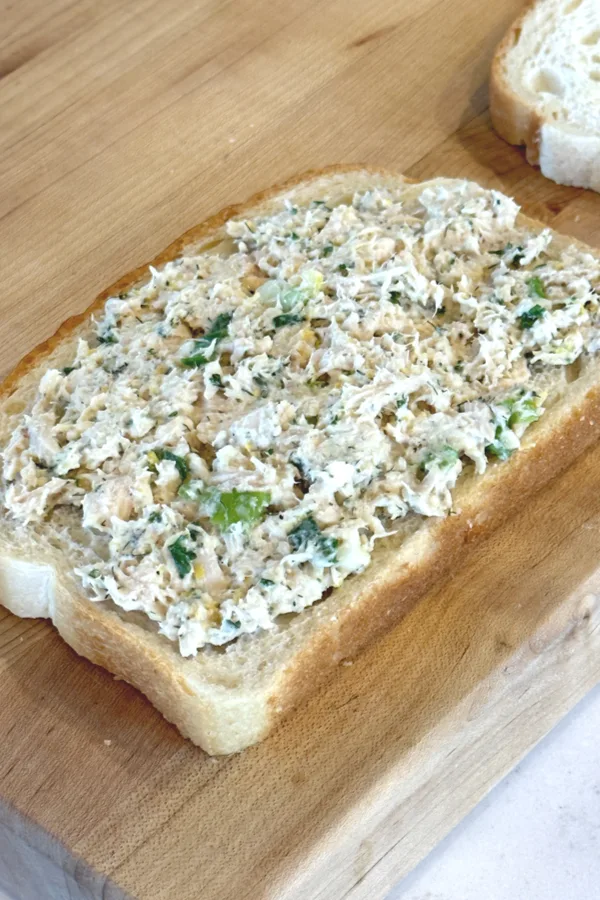 tuna salad on bread