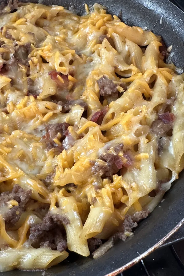 bacon cheeseburger pasta in skillet 