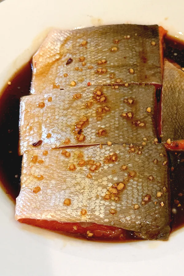 marinating salmon in teriyaki sauce