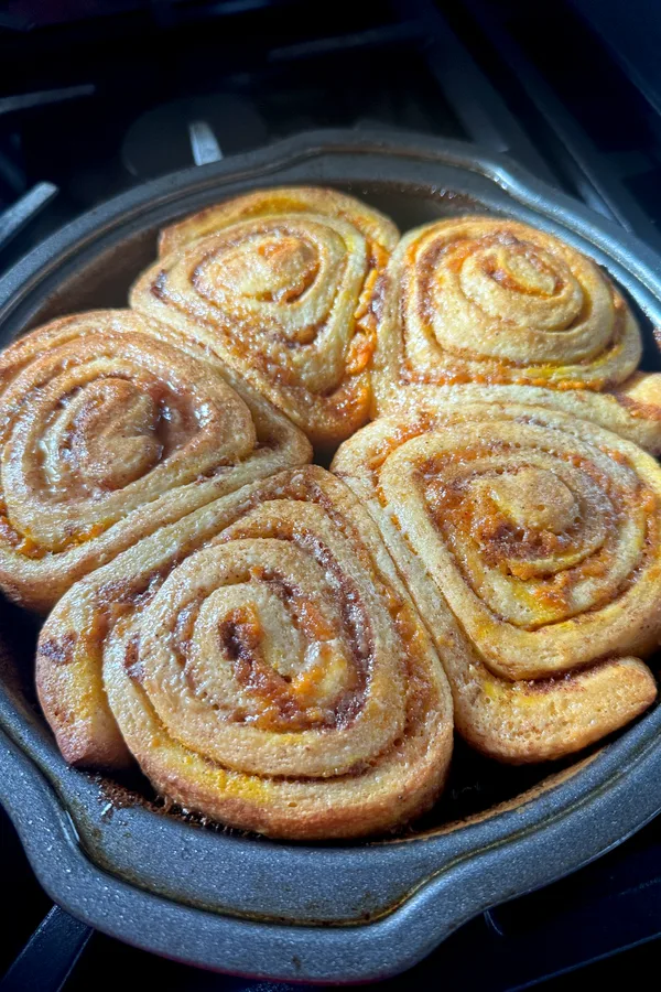 baked pumpkin spice cinnamon rolls