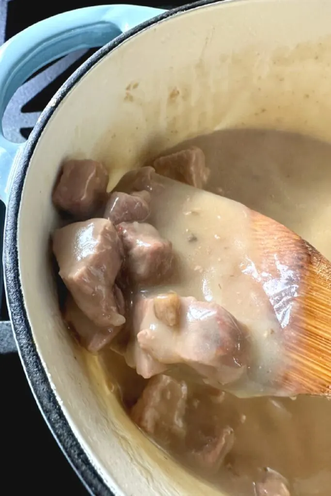 beef cooked in sauce 