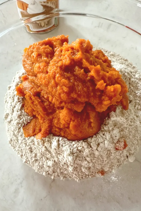 spice cake mix and pumpkin puree