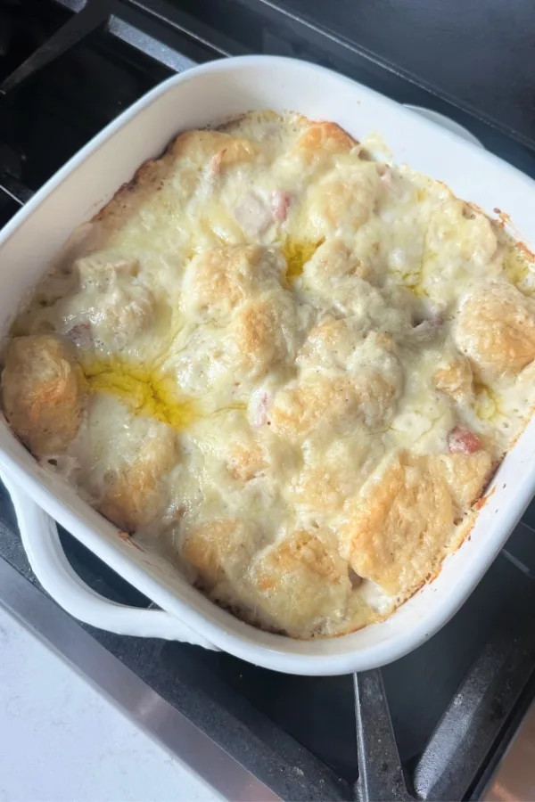 chicken cordon bleu biscuit casserole
