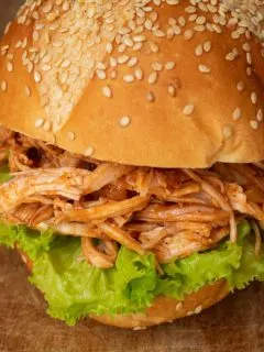 crock pot barbecue ranch chicken sandwich